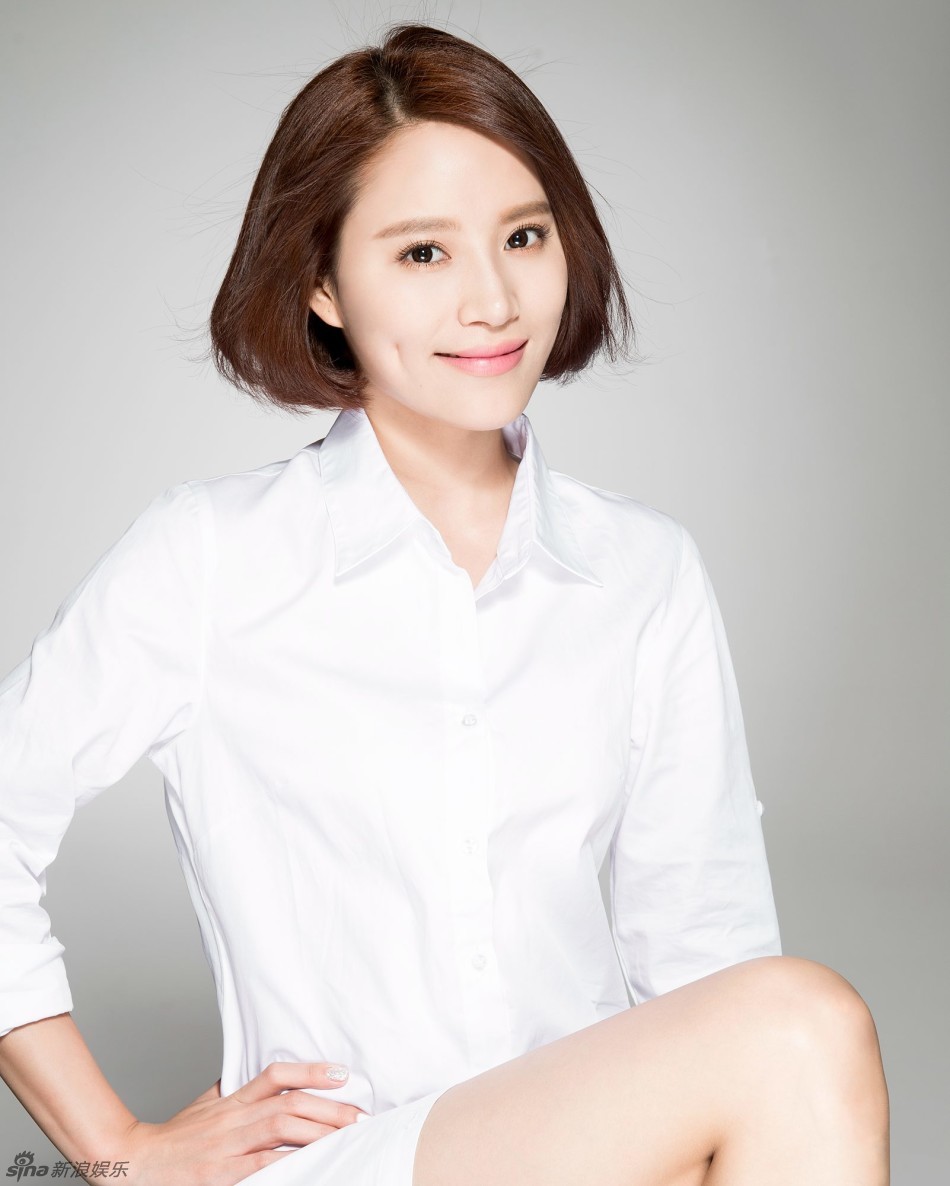 新浪娱乐讯 近日,内地新生代女演员蔡蝶曝光了一组纯白色系写真,在