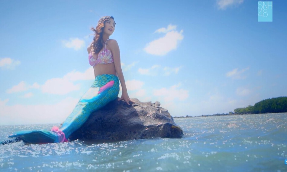 赵粤化身美人鱼