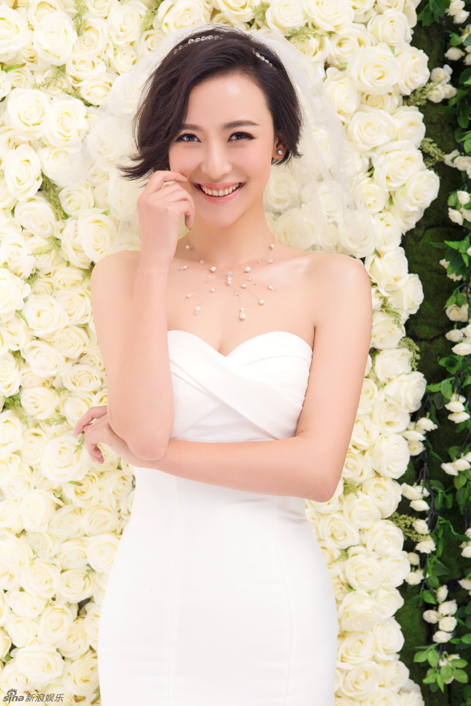 时尚婚纱杂志_时尚新娘婚纱杂志(3)