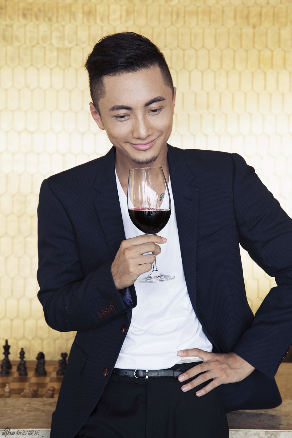 组图:贾景晖最新绅士大片 演绎职场精英轻奢感_高清图集_新浪网
