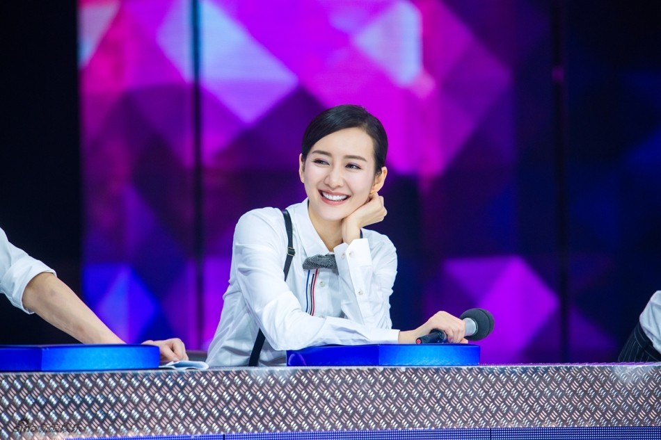 组图:王鸥带伤录制快本 汪处长上身为何炅美甲_高清图集_新浪网