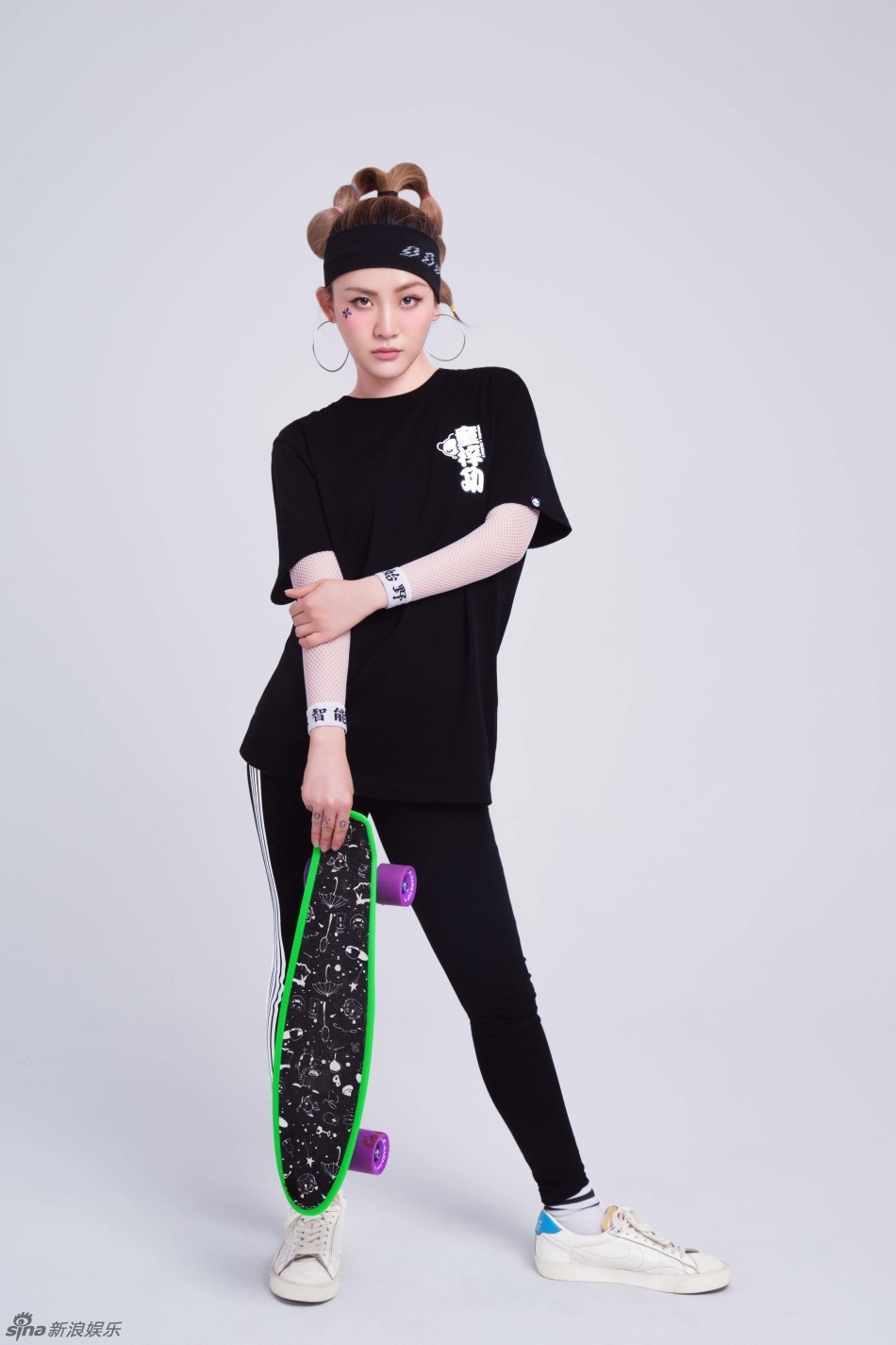 组图:陈梓童写真曝光 潮流打扮演绎嘻哈酷女孩_高清图集_新浪网