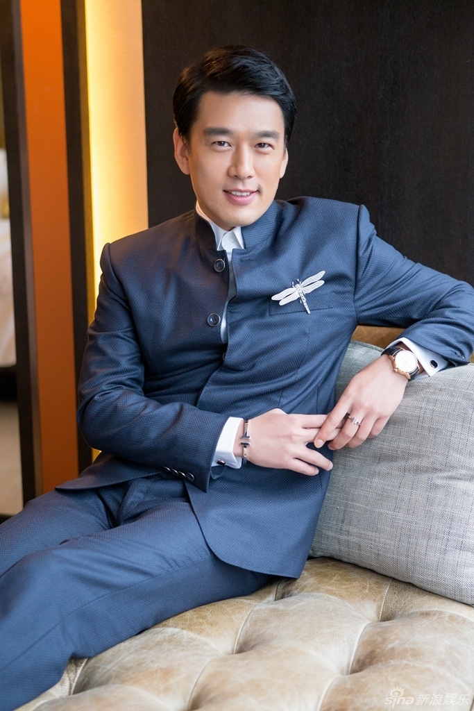 组图:王耀庆珠宝晚宴气场全开 风度翩翩绅士范_高清图集_新浪网