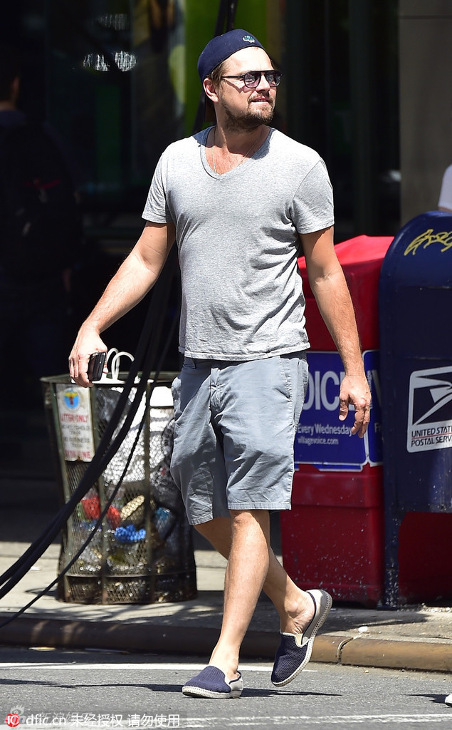 组图:迷之萌感!李奥纳多胸腹双凸 惬意溜大街_高清图集_新浪网