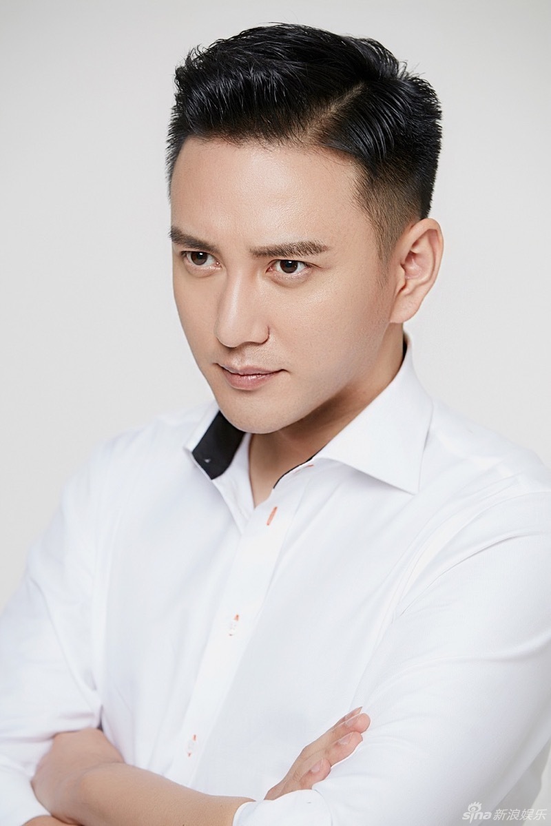 组图:王仁君曝白衬衣写真 散发轻熟暖男魅力_高清图集_新浪网