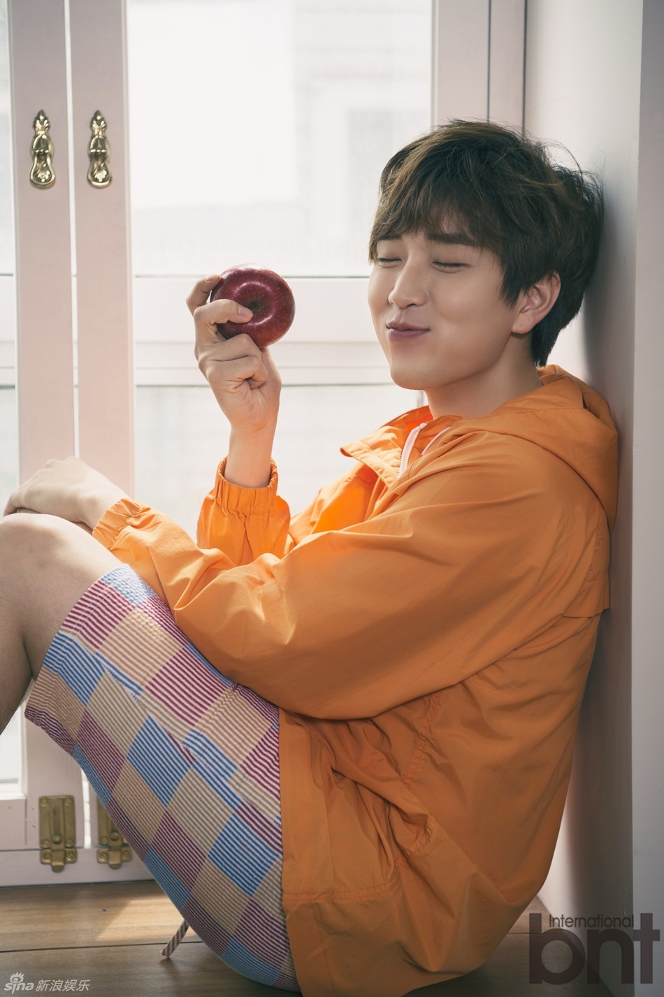 新浪娱乐讯 近日,韩国男子组合b1a4成员灿多携手bntnews拍摄了一组