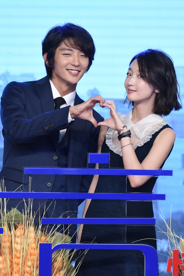 组图:《谎言西西里》周冬雨李准基现场测谎_高清图集_新浪网