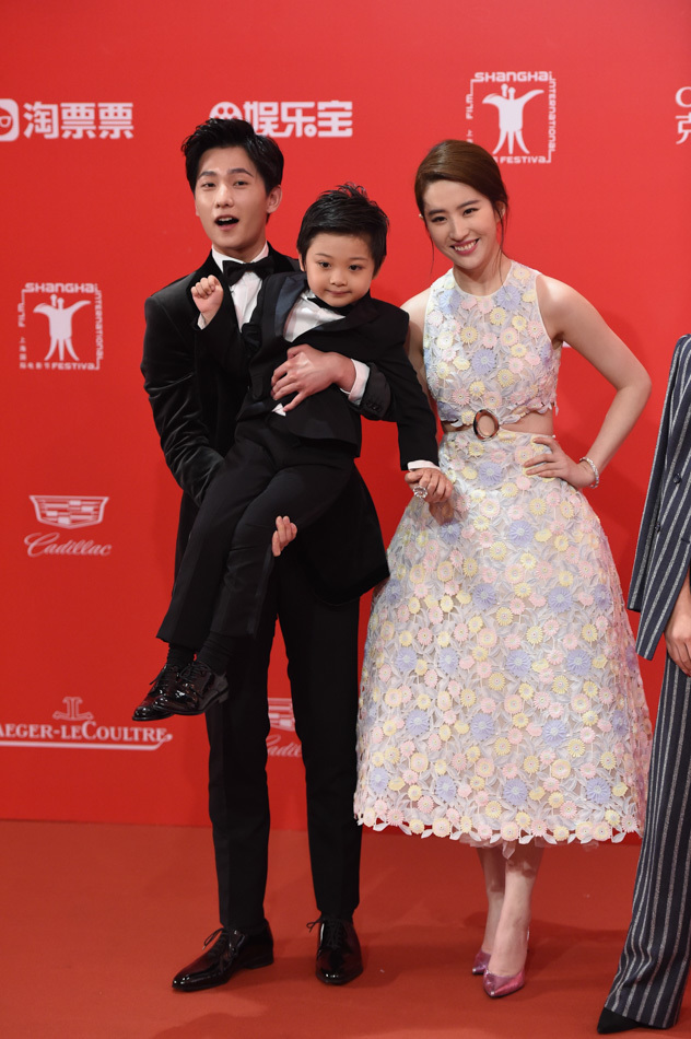 《三生》一家三口杨洋刘亦菲"恩爱"