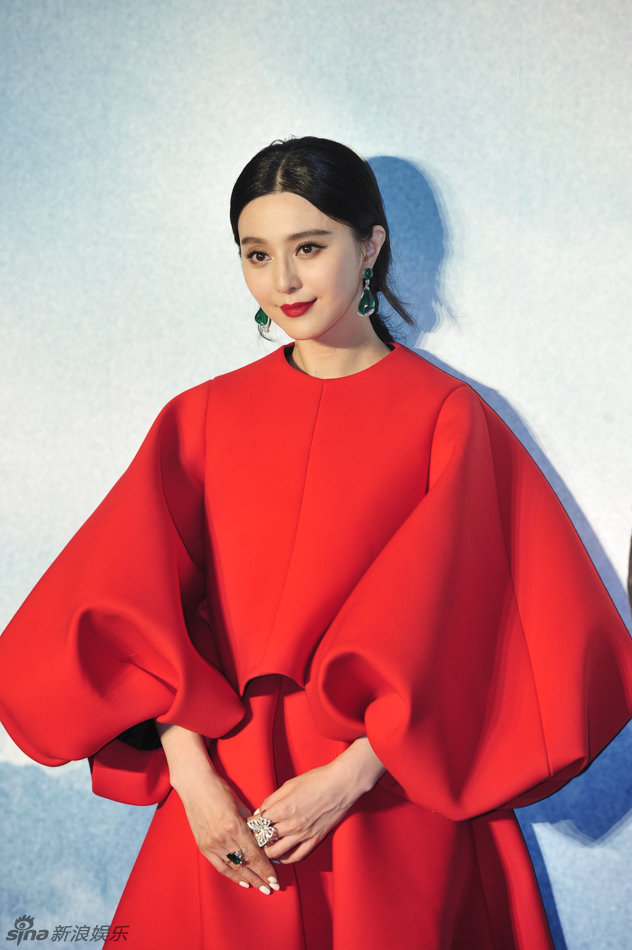 组图:范冰冰夸张裙子变大红 黄晓明没带baby_高清图集_新浪网