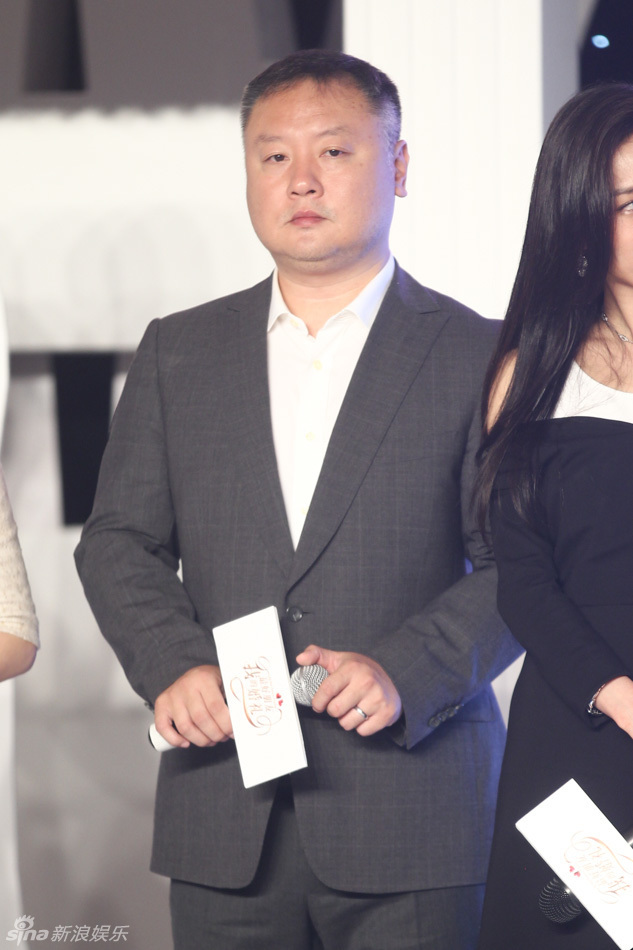 监制滕华涛,导演陈飞宏携主演舒淇,冯绍峰,宋茜,叶青和凤小岳齐聚舞台