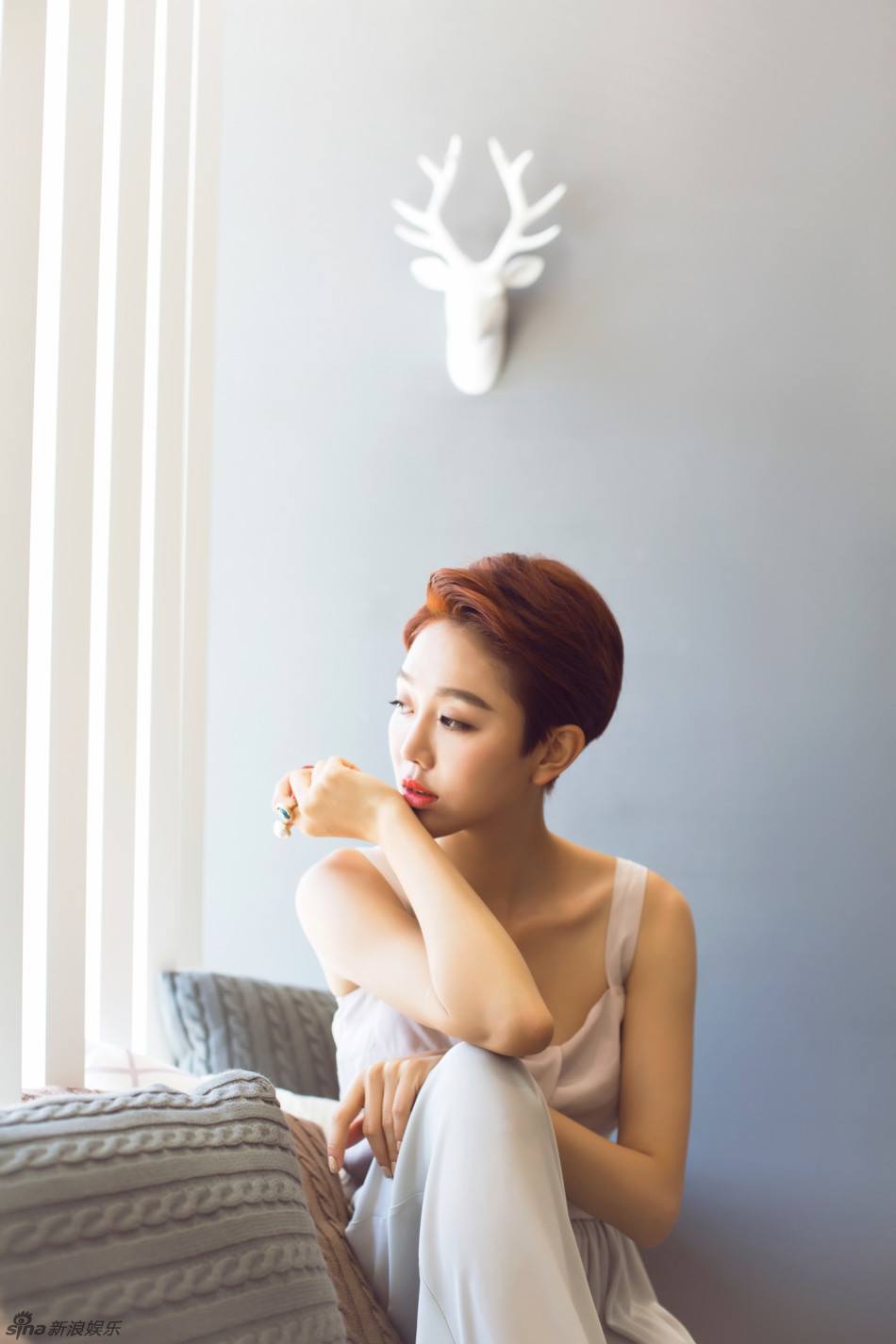 新浪娱乐讯 近日,有"美厨娘"称号的姜妍曝光一组生活写真,一向爱制作