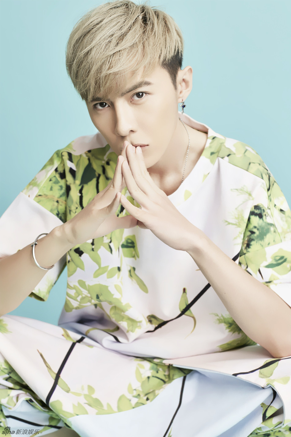 组图:唐禹哲写真曝光 冷都男眼神深邃迷人_高清图集_新浪网