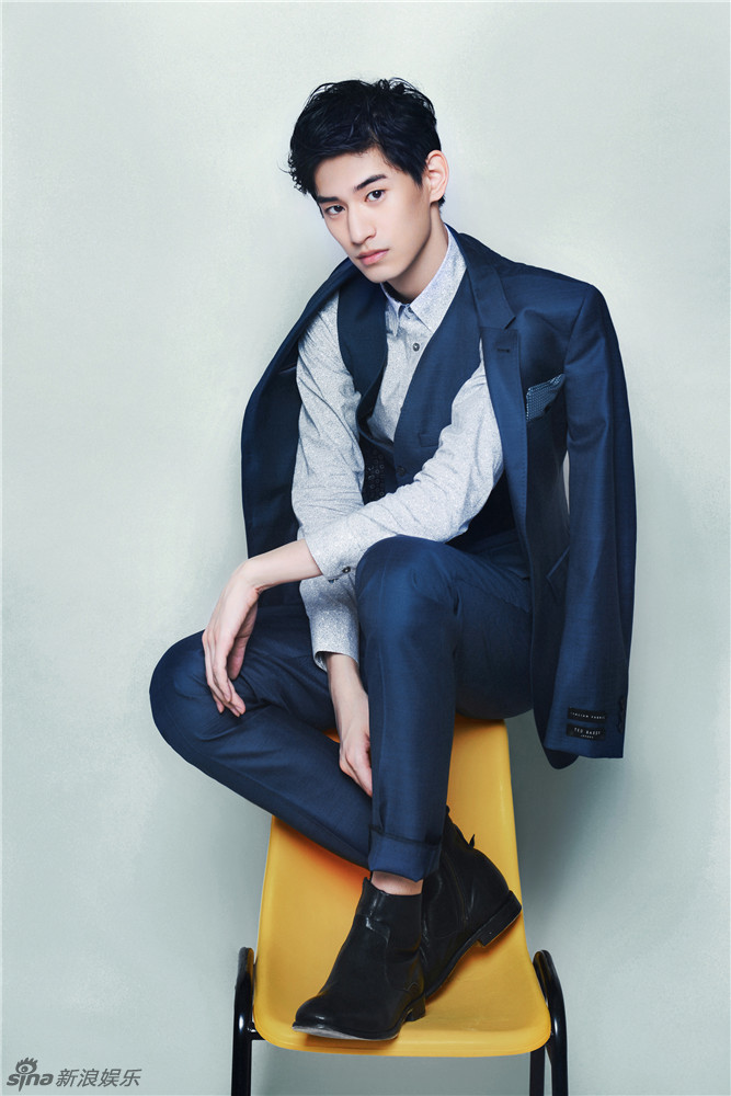组图:金泰焕首登封面 奇妙男友散发多样魅力_高清图集_新浪网
