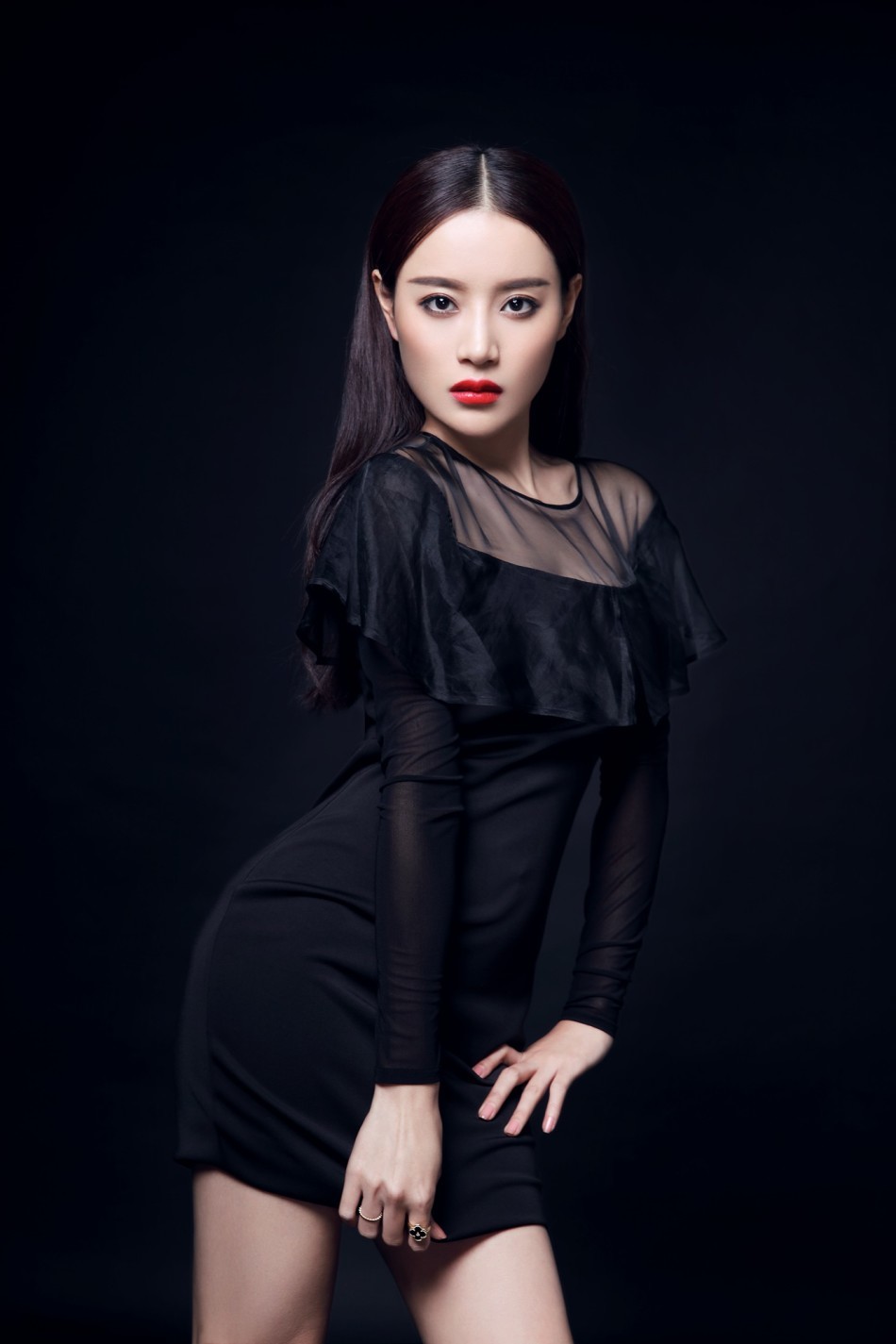 组图:蔡蝶冷艳写真曝光 露事业线演绎别样性感_高清图集_新浪网