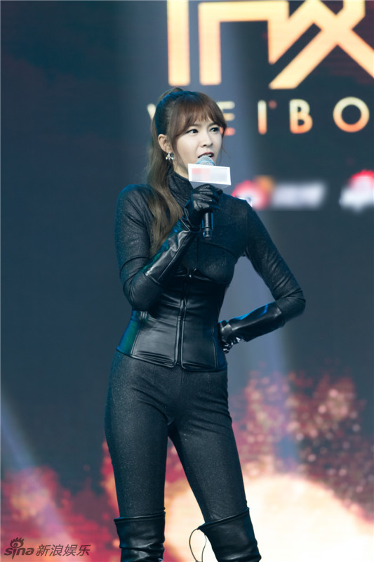 组图:超模李艾跨界主持 皮装加身展酷炫魅力_高清图集_新浪网