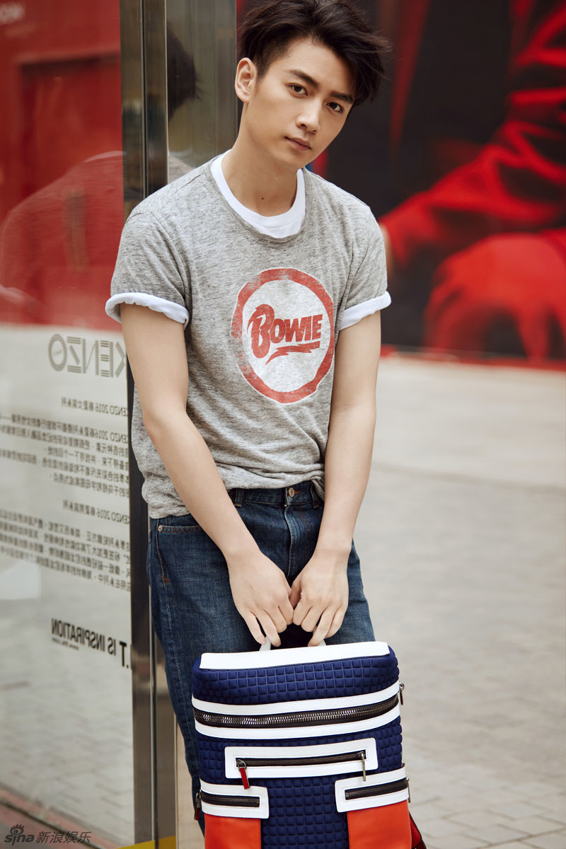 组图:陈晓潮范儿街拍曝光 演绎热血青春大男孩_高清图集_新浪网