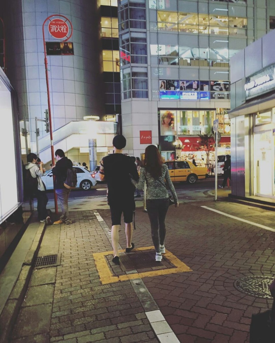 组图:虐狗!安宰贤具惠善夫妇相拥逛街甜如蜜_高清图集_新浪网