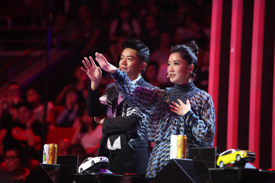 王力宏遇到了一曲《好想你》走红网络的美少女"四叶草"朱主爱,开小灶