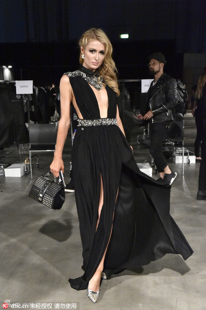 组图:豪门女星希尔顿双峰隐现 高开叉美腿外露_高清图集_新浪网