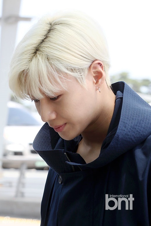 组图:shinee泰民金发亮相机场 帅气撩刘海_高清图集_新浪网