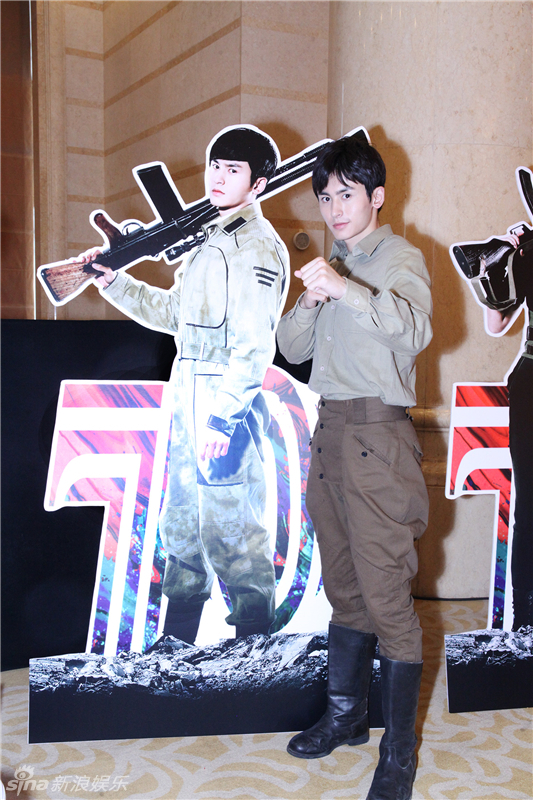 组图:张哲瀚《解密》发布会 军装酷帅鲜气足_高清图集_新浪网