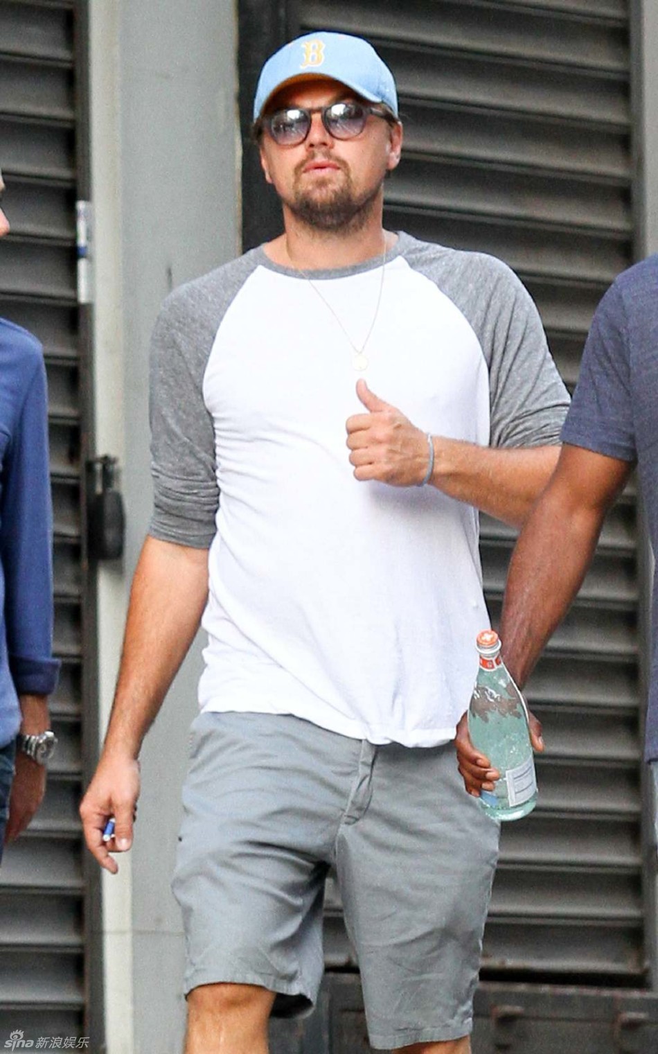 莱昂纳多逛街颜值回春心情好