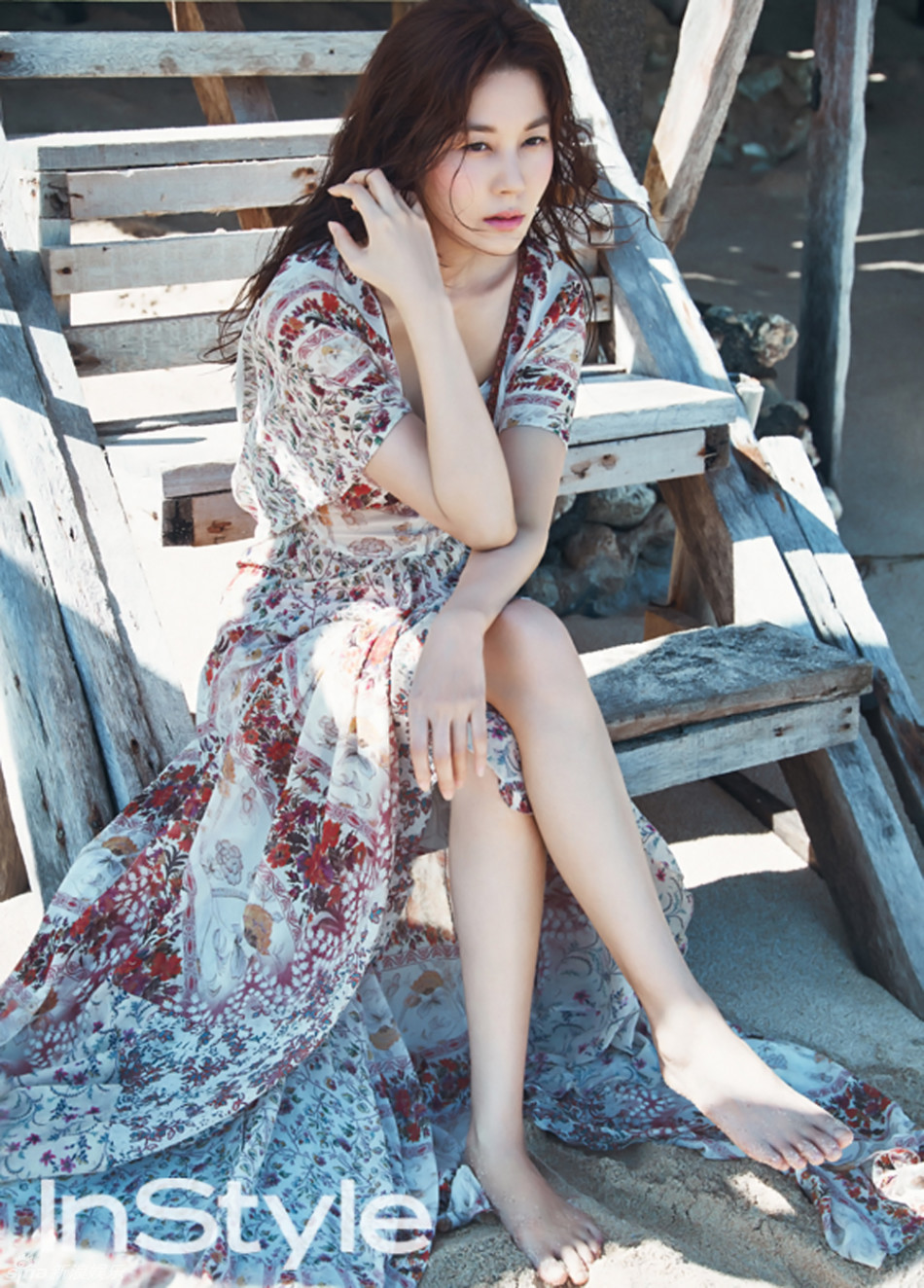 组图:38岁人妻金荷娜海边拍写真 红唇美艳性感_高清图集_新浪网