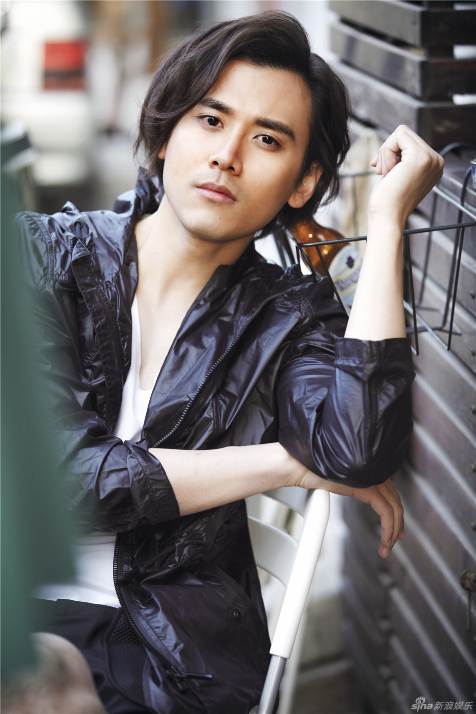 组图:蔡珩慵懒写真曝光 午后咖啡尽显洒脱惬意_高清图集_新浪网