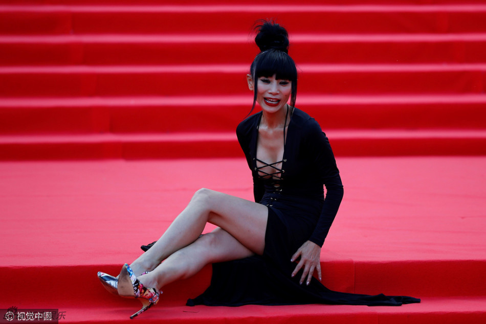 组图:白灵现身国外电影节 露沟坐红毯搏出位_高清图集_新浪网
