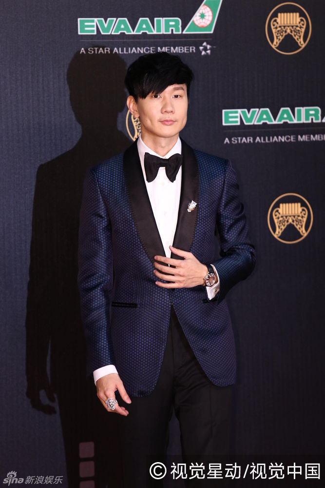 林俊杰帅气亮相金曲奖红毯