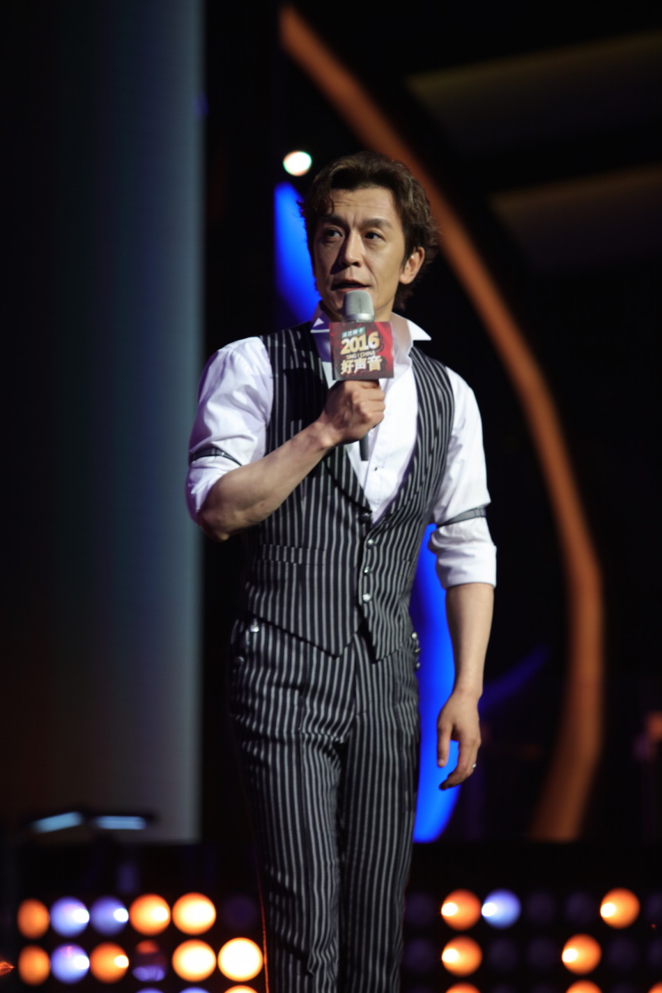 组图:李咏主持《好声音》绅士范儿卖萌吐舌_高清图集_新浪网