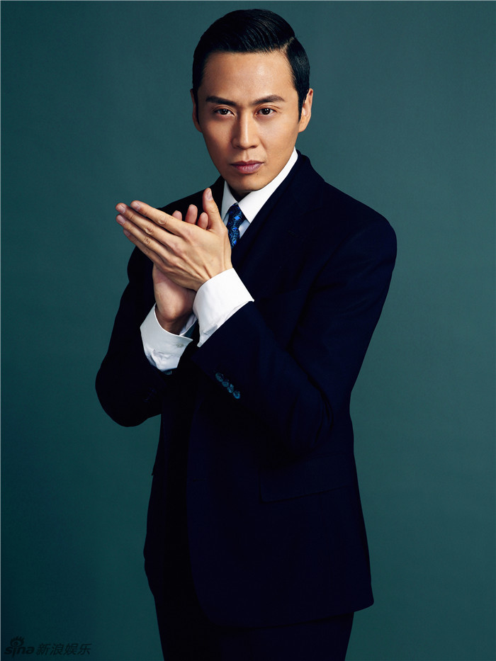 新浪娱乐讯 近日,网上曝光一组李昊臻的复古写真,照片中李昊臻以复古