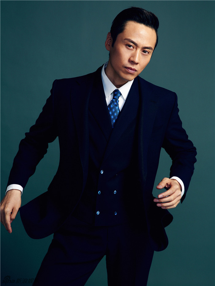 新浪娱乐讯 近日,网上曝光一组李昊臻的复古写真,照片中李昊臻以复古