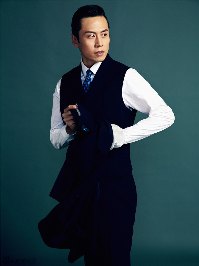 新浪娱乐讯 近日,网上曝光一组李昊臻的复古写真,照片中李昊臻以复古