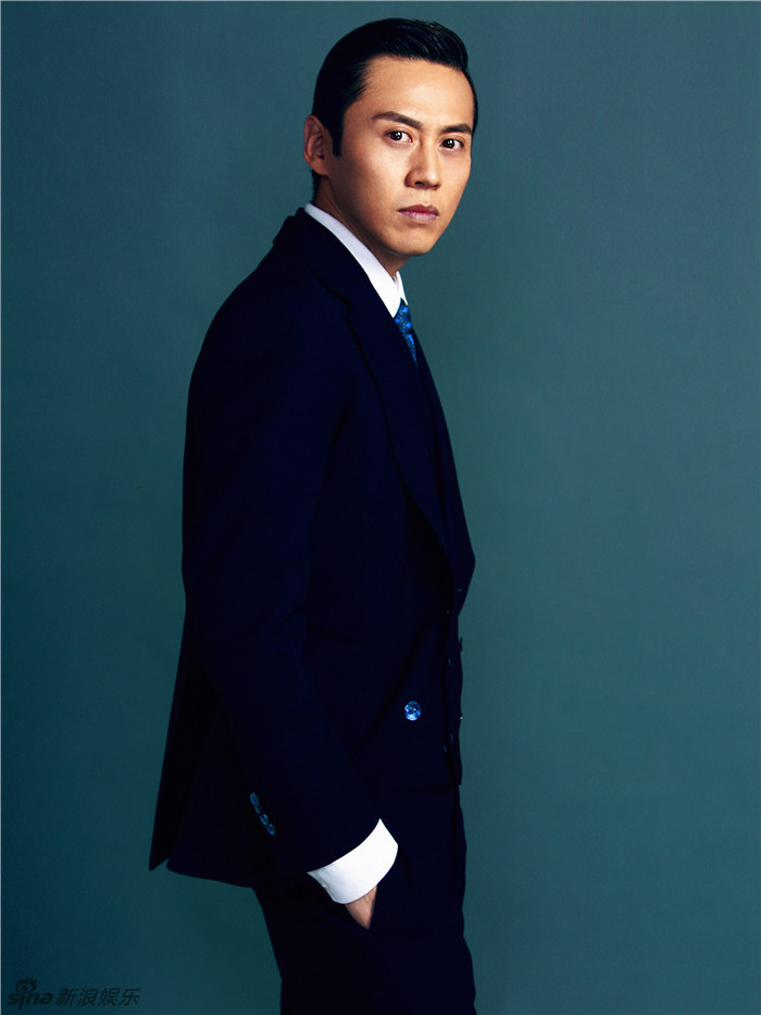 新浪娱乐讯 近日,网上曝光一组李昊臻的复古写真,照片中李昊臻以复古