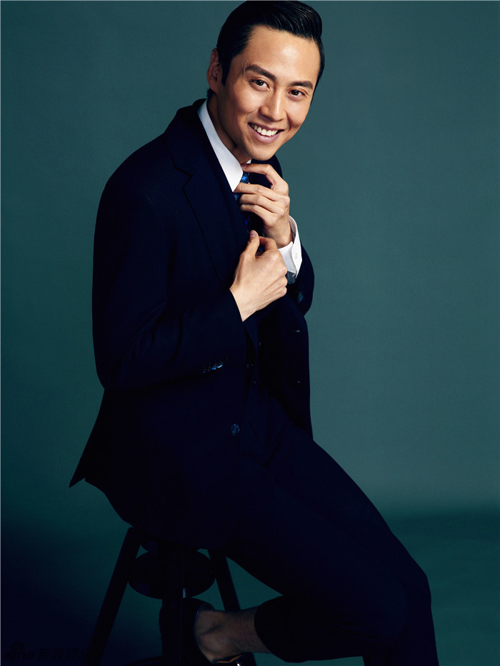 新浪娱乐讯 近日,网上曝光一组李昊臻的复古写真,照片中李昊臻以复古