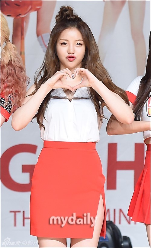 组图:韩女团bravegirls热舞 衣着大胆互摸大腿_高清图集_新浪网