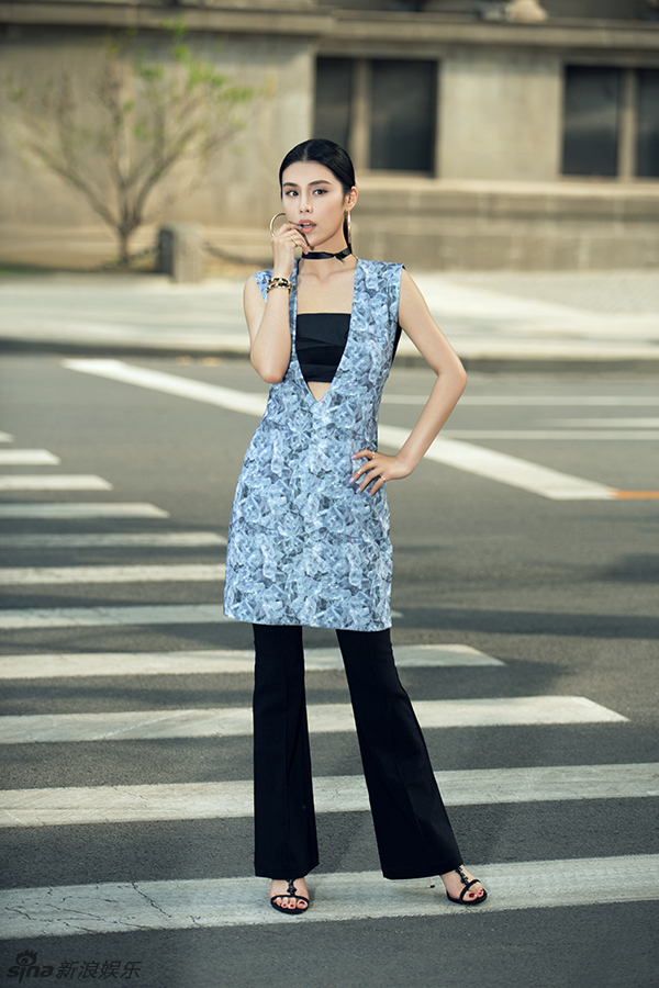 组图:韩丹彤夏日街拍曝光 化身美艳"冷都女"_高清图集_新浪网