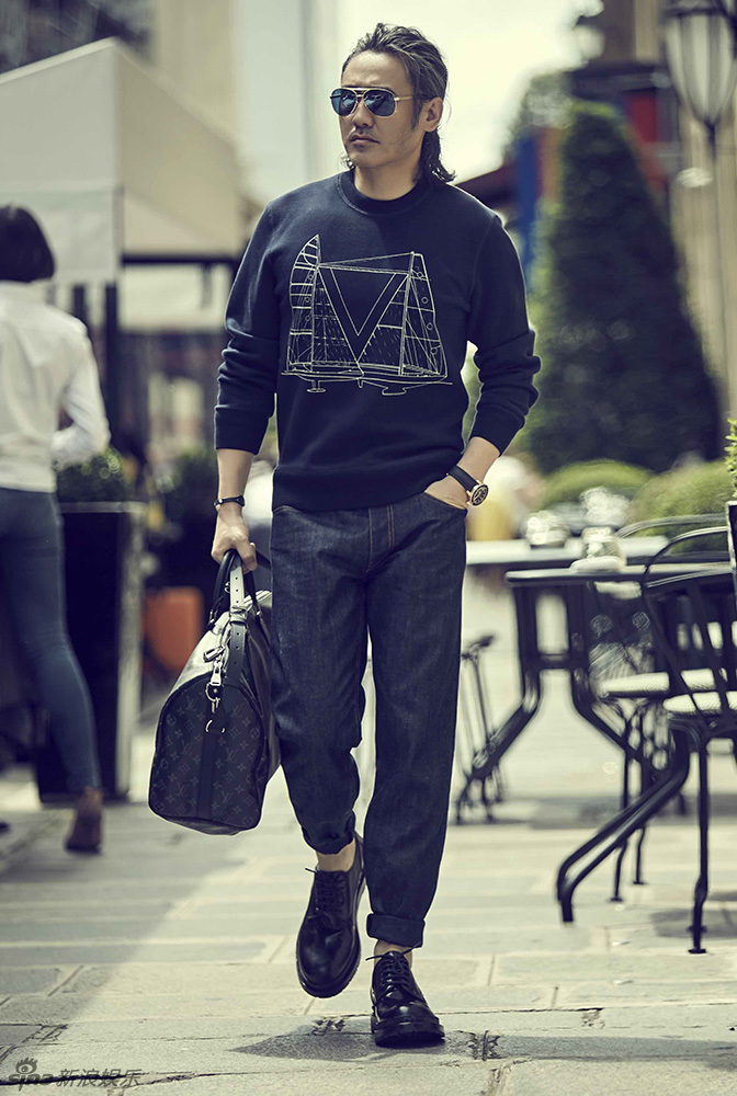 组图:潮叔吴秀波帅气街拍 尽展型男本色气场_高清图集_新浪网