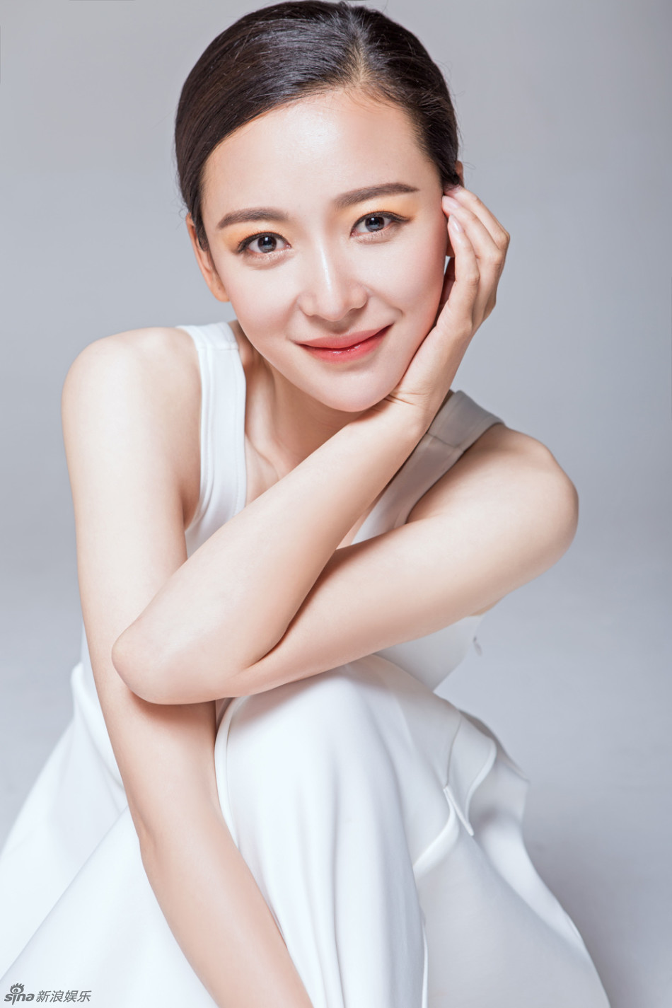 组图:杨舒白裙写真曝光 俏皮甜美清新可人_高清图集_新浪网
