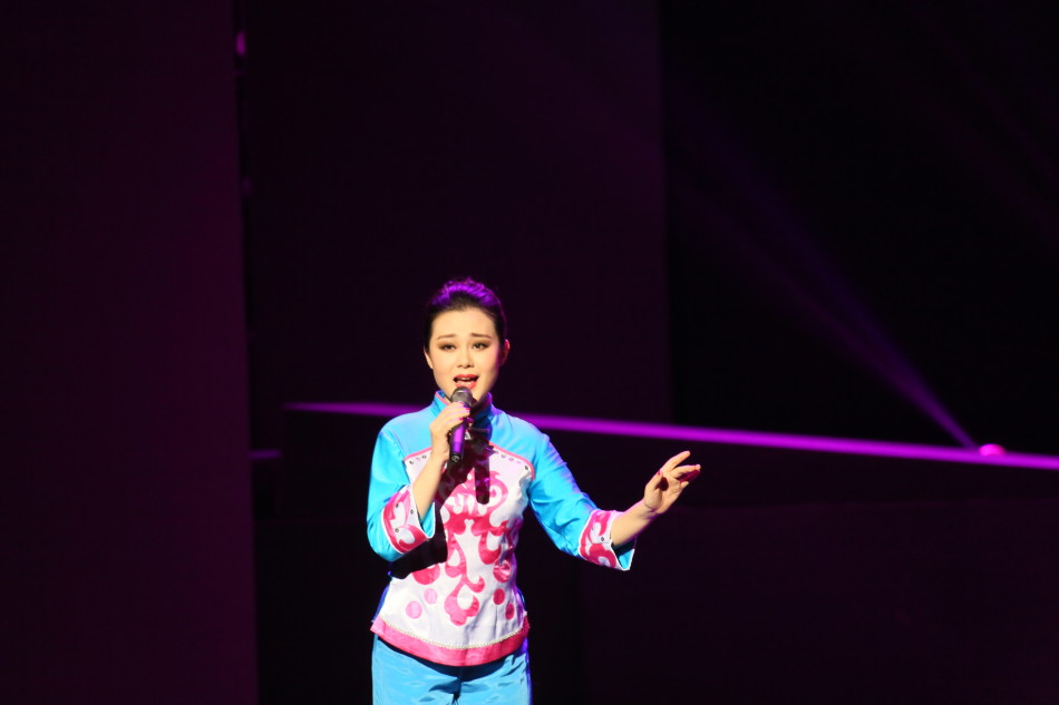 徐晶晶演唱《红嫂》