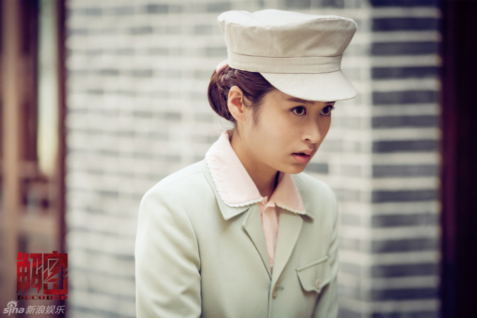 组图:《解密》曝剧照 颖儿陈学冬潜伏变夫妻
