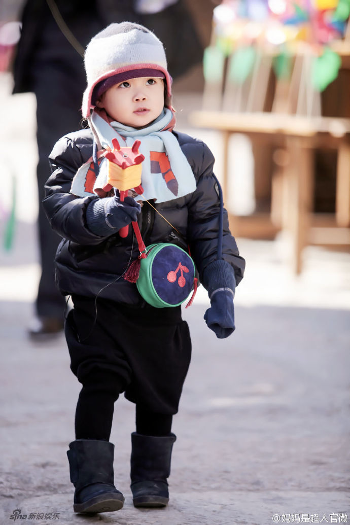 组图:《妈超》欢乐出游 梅婷快快逛古城_高清图集_新浪网