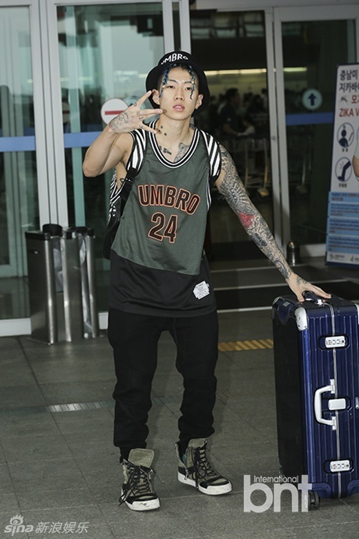 组图:韩星朴宰范嘻哈露花臂 麻花辫刘海酷炫_高清图集_新浪网