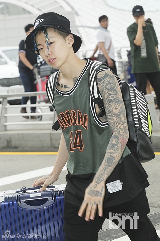 韩星朴宰范嘻哈露花臂_新浪图片