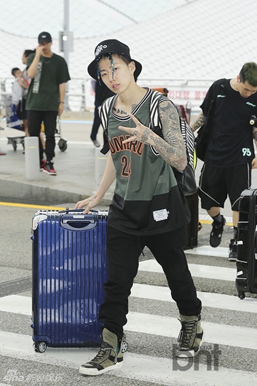 韩星朴宰范嘻哈露花臂_新浪图片