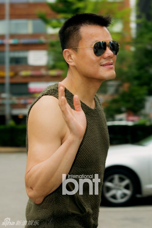 组图:《音乐银行》朴振英穿透视背心艳压女星_高清图集_新浪网