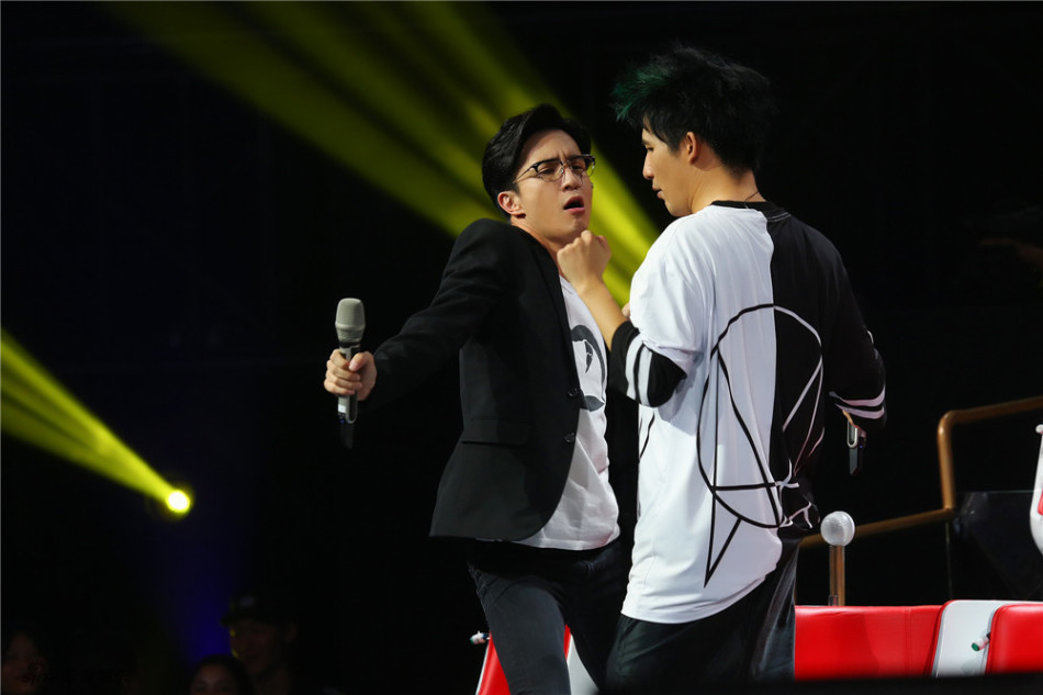 组图:一言不合就抬杠!薛之谦大张伟精再合体_高清图集_新浪网