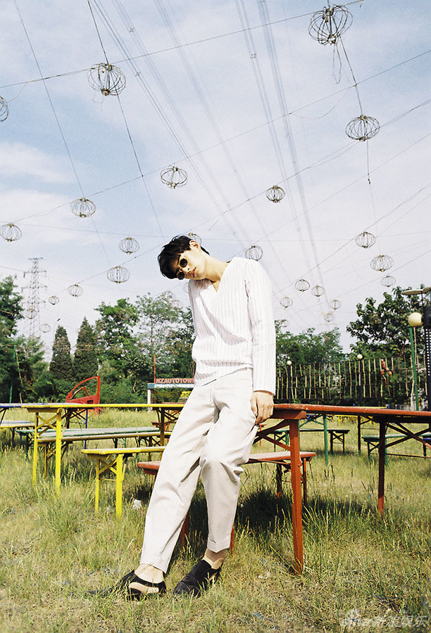 组图:金泰焕胶片写真曝光 慵懒气质显文艺范儿_高清图集_新浪网