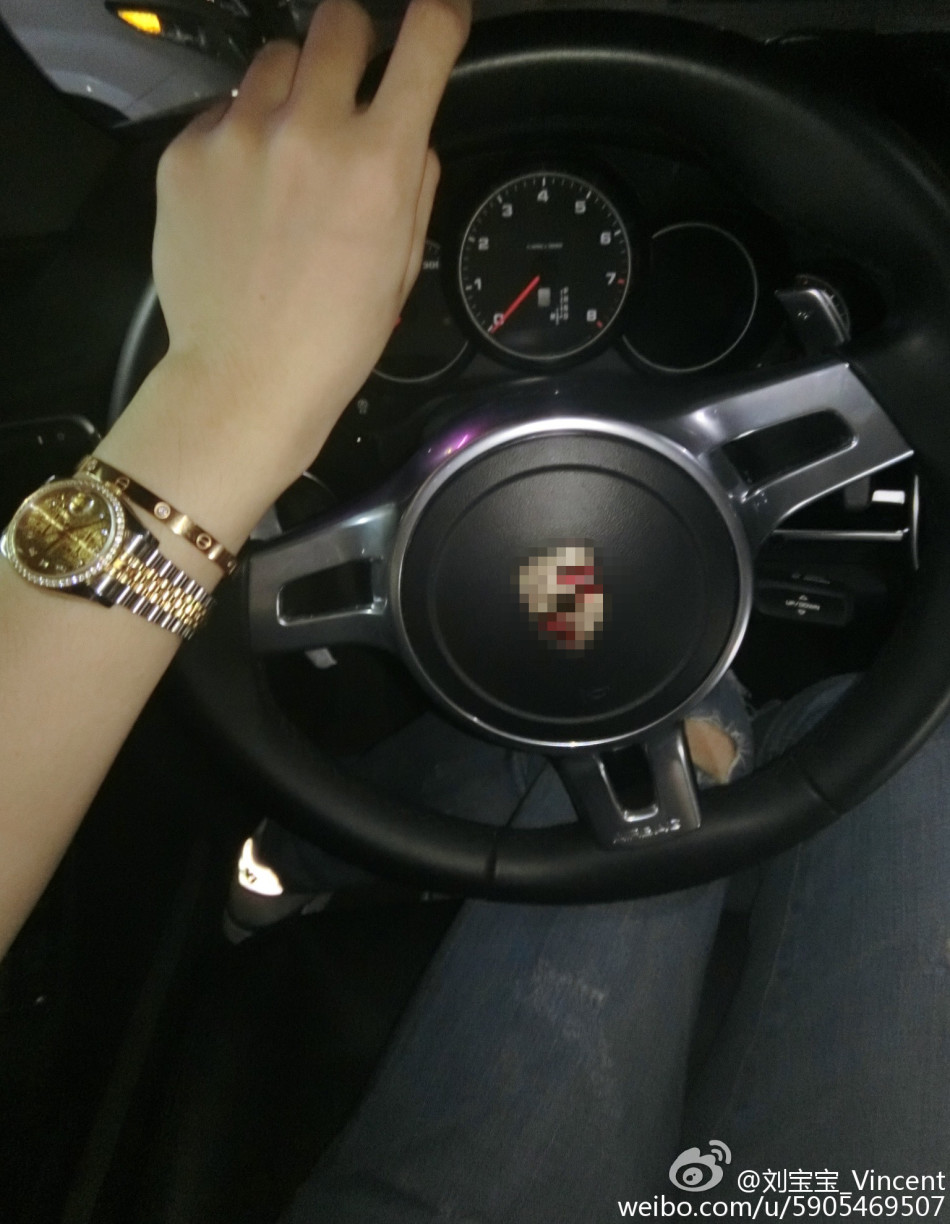 组图:蛇精男刘梓晨豪车内自拍 自卖自夸好清纯_高清图集_新浪网